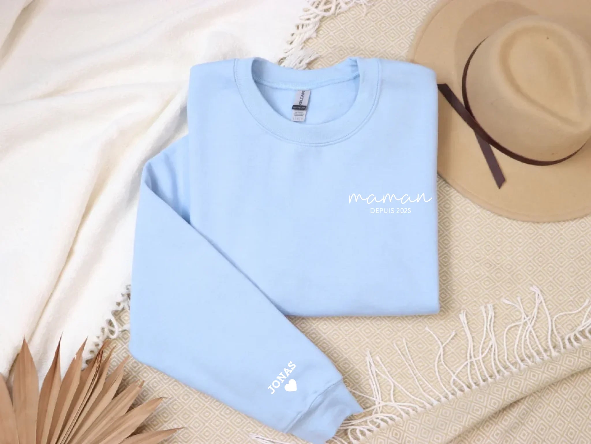 “maman” - Sweat-shirt personnalisé brodé avec les prénoms des enfants et la date