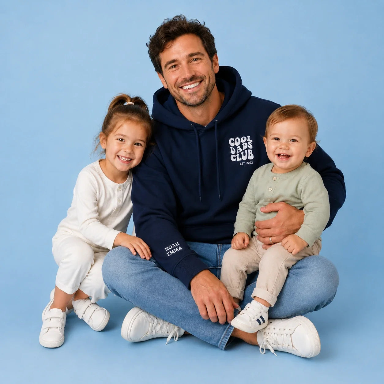 « Cool Dads Club » – Sweat à capuche personnalisé et brodé avec les noms et la date des enfants