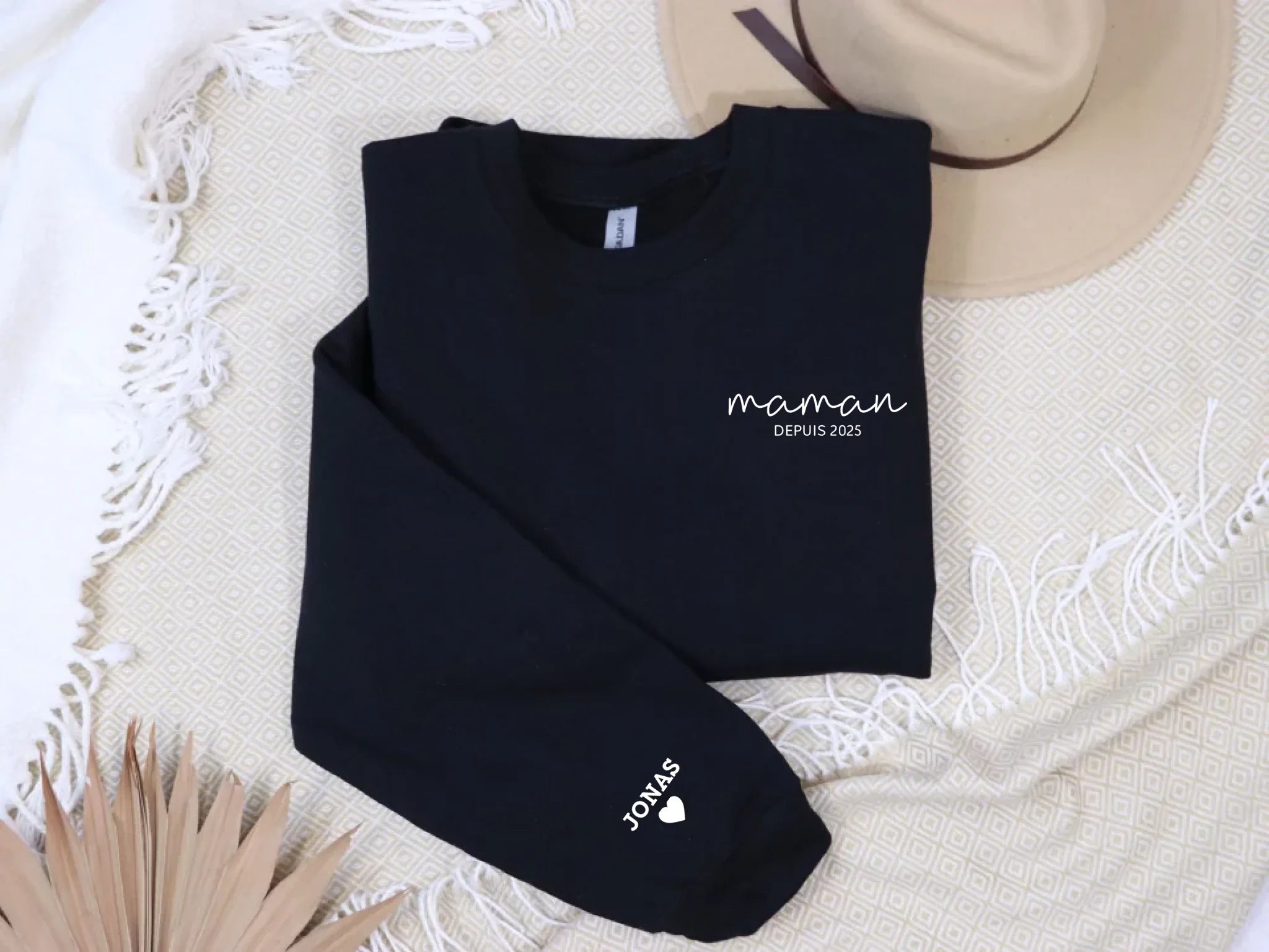 “maman” - Sweat-shirt personnalisé brodé avec les prénoms des enfants et la date