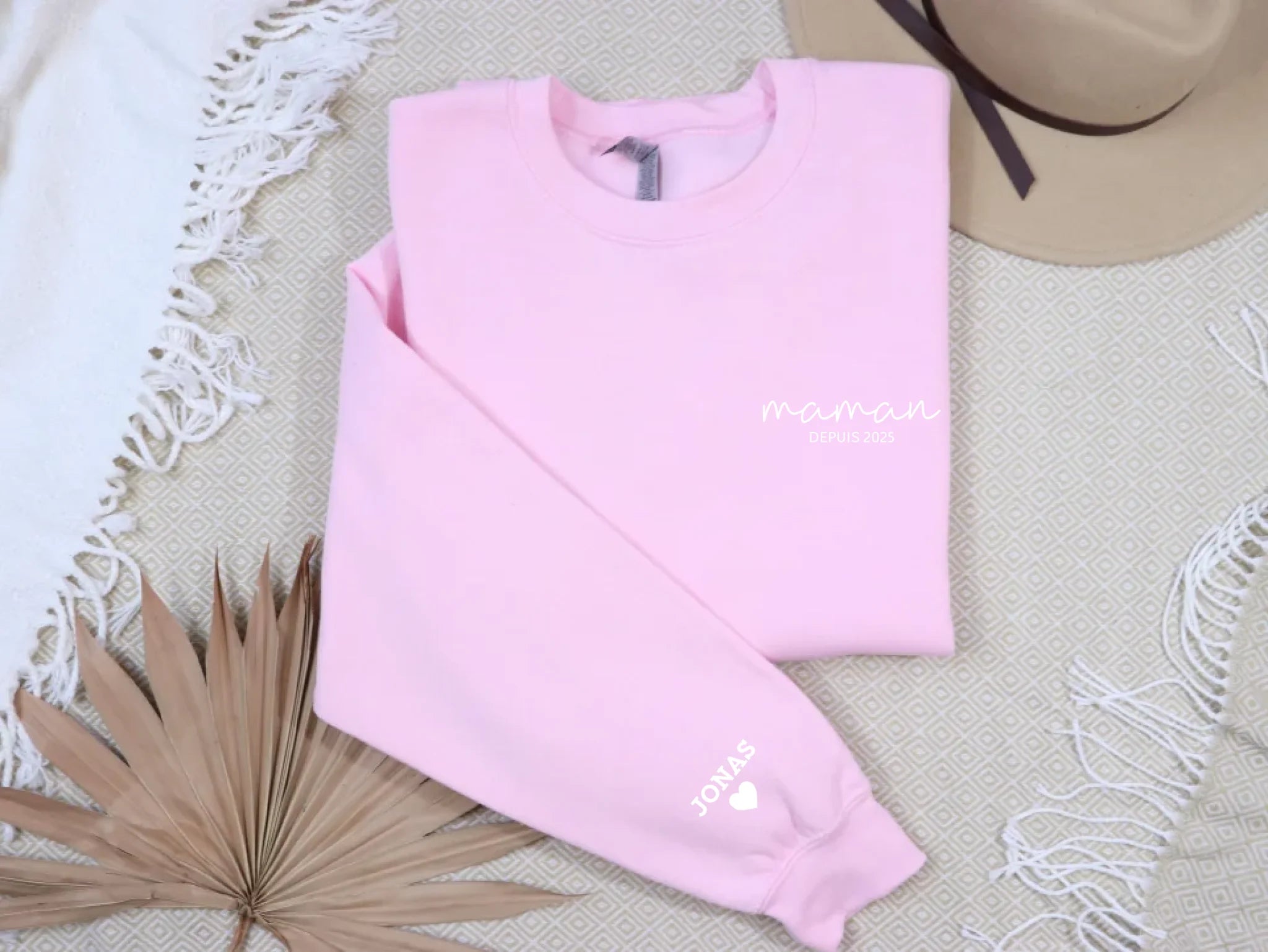 “maman” - Sweat-shirt personnalisé brodé avec les prénoms des enfants et la date